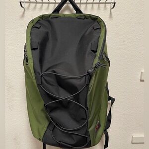 Tom Bihn 2.0 Smart Alec Mens Backpack in Black and Green